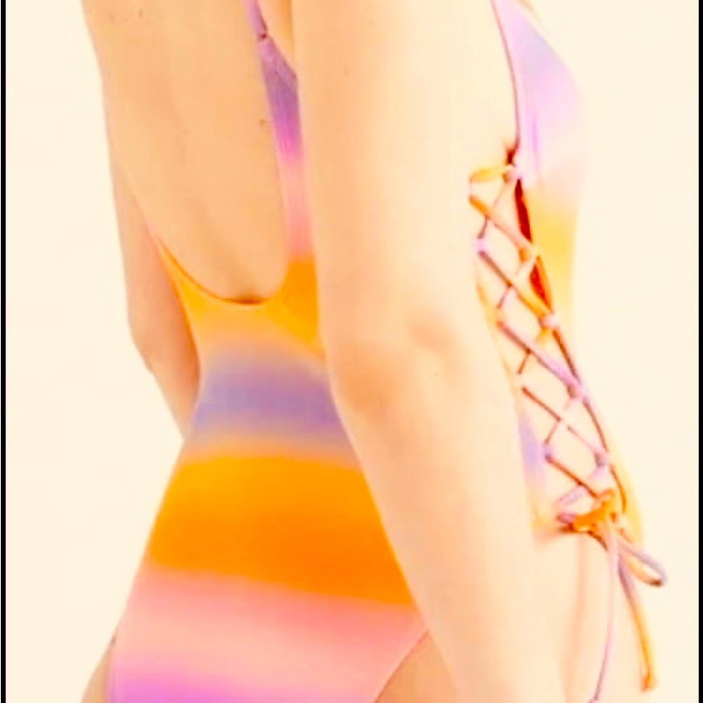 New Woman’s One-Piece Bathing Suit